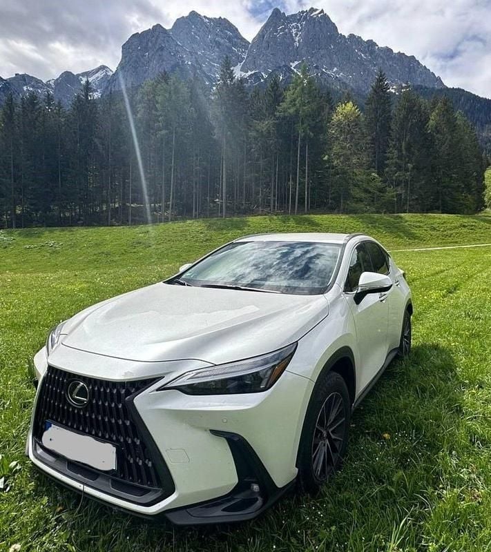 Weiß Gebraucht 2024 Lexus NX350h Business Edition SUV | 44.860 € (Superpreis) - Bild 1/4