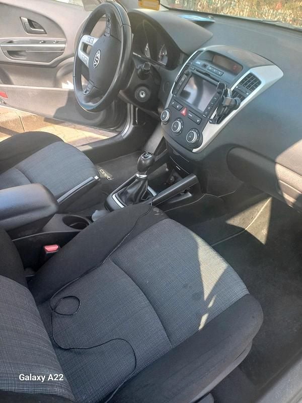 Grau Gebraucht 2011 Kia Ceed Kombi | 2.300 € (Superpreis) - Bild 1/4