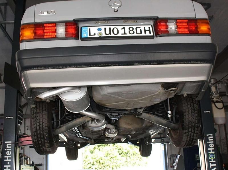 Gebraucht Mercedes 190 102 PS (75 kW) 1986 Grau Limousine