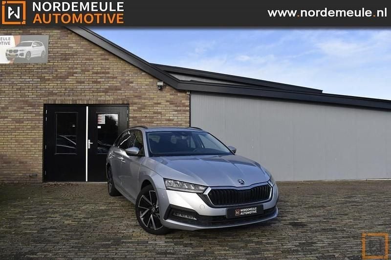 Grau Gebraucht 2020 Skoda Octavia Business Line Limousine | 11.900 € (Fairer Preis) - Bild 1/4