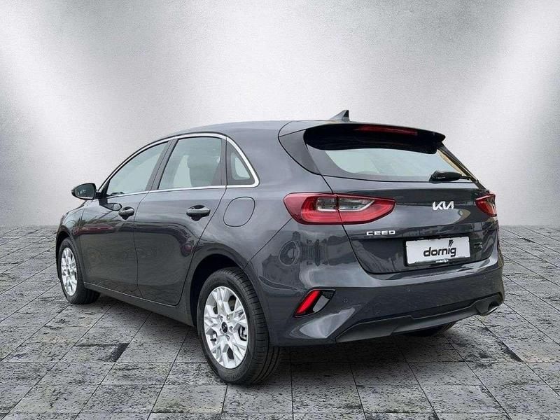 Neu Kia Ceed 140 PS (102 kW) 2025 Pentametal metallic Kleinwagen