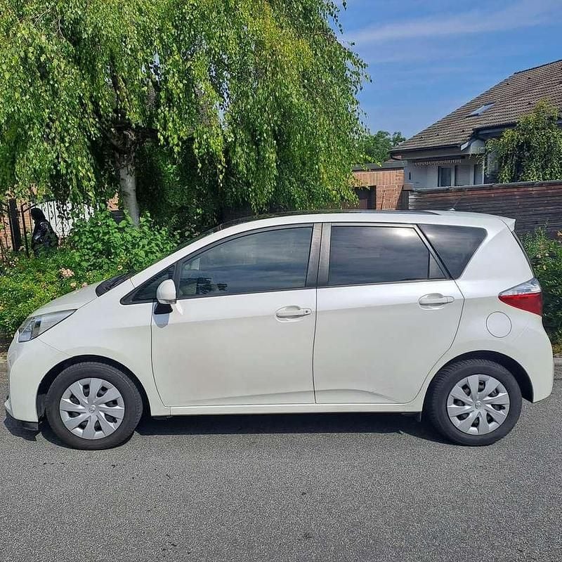 Gebraucht 2012 Toyota Verso-S Life Van / Kleinbus | 7.499 € (Fairer Preis) - Bild 1/4