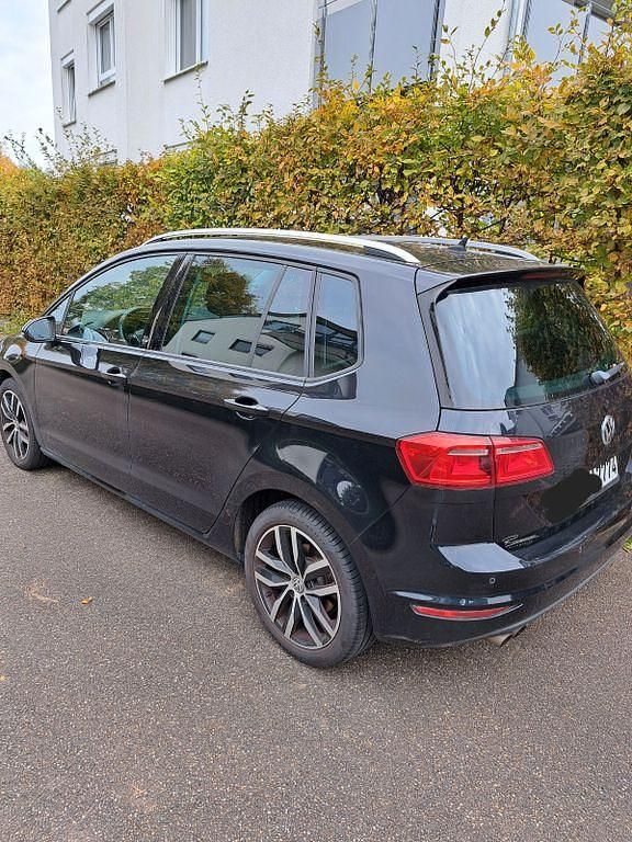 Schwarz Gebraucht 2017 VW Golf Sportsvan Comfortline Van / Kleinbus | 12.500 € (Fairer Preis) - Bild 1/4