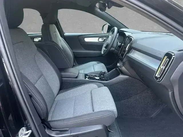 Gebraucht Volvo XC40 Plus 163 PS (119 kW) 2025 Onyx schwarz SUV