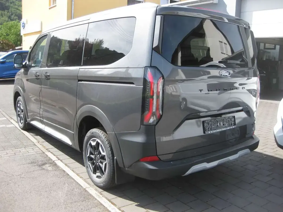 Neu Ford Tourneo Custom Active 170 PS (125 kW) 2026 Magneticgrau (metallic) Van