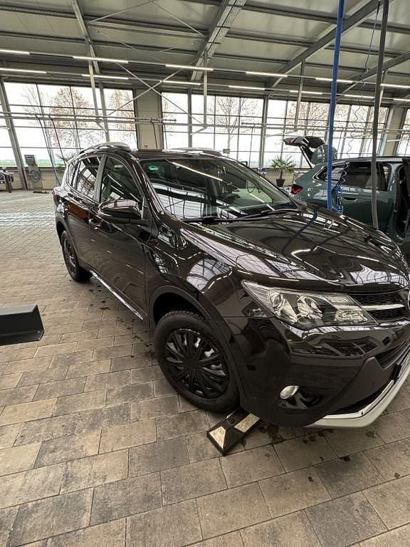 Braun Gebraucht 2015 Toyota RAV4 Edition SUV | 15.800 € (Fairer Preis) - Bild 1/4