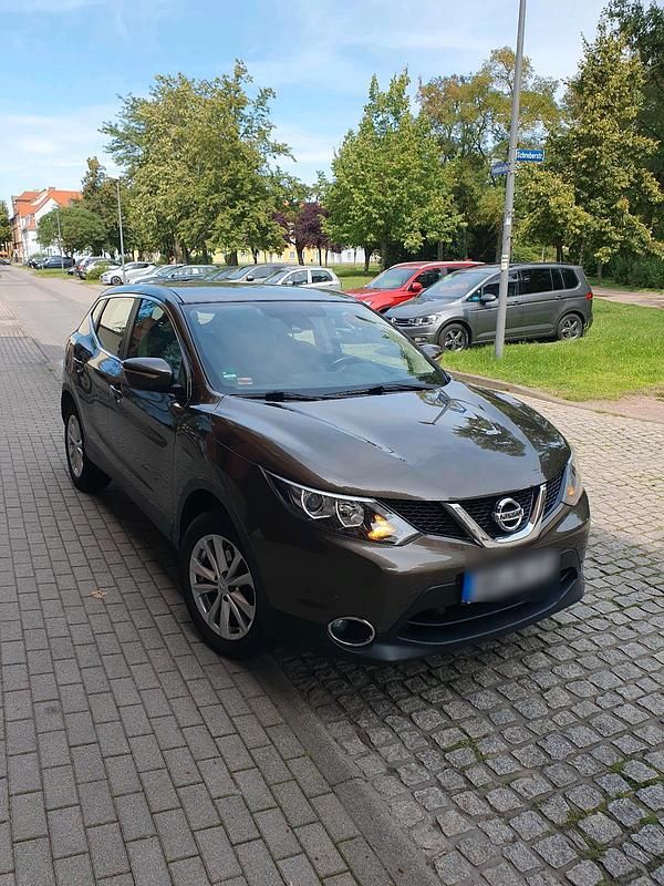 Grün Gebraucht 2014 Nissan Qashqai SUV | 10.000 € (Fairer Preis) - Bild 1/4