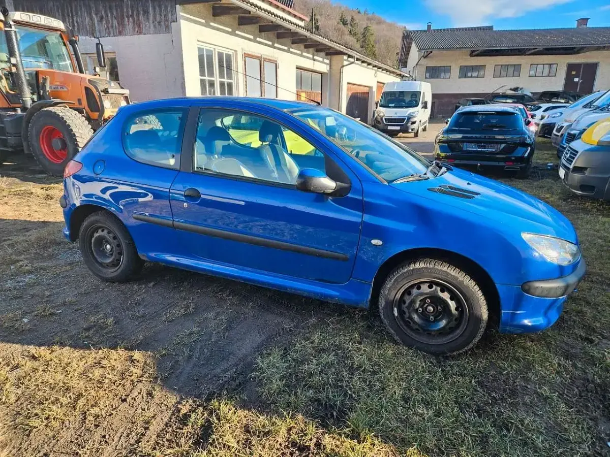 Gebraucht Peugeot 206 Filou 60 PS (44 kW) 2005 Farbe blau santorin/deckende l Limousine