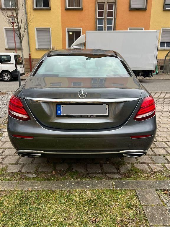 Gebraucht Mercedes E220 Avantgarde 194 PS (142 kW) 2016 Grau Limousine