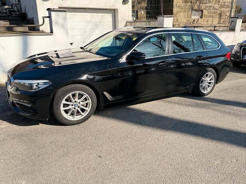 Gebraucht BMW 520 190 PS (139 kW) 2018 Schwarz Kombi