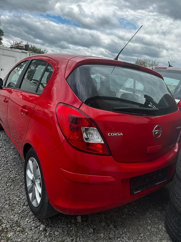 Rot Gebraucht 2015 Opel Corsa Kleinwagen | 3.899 € (Superpreis) - Bild 1/4