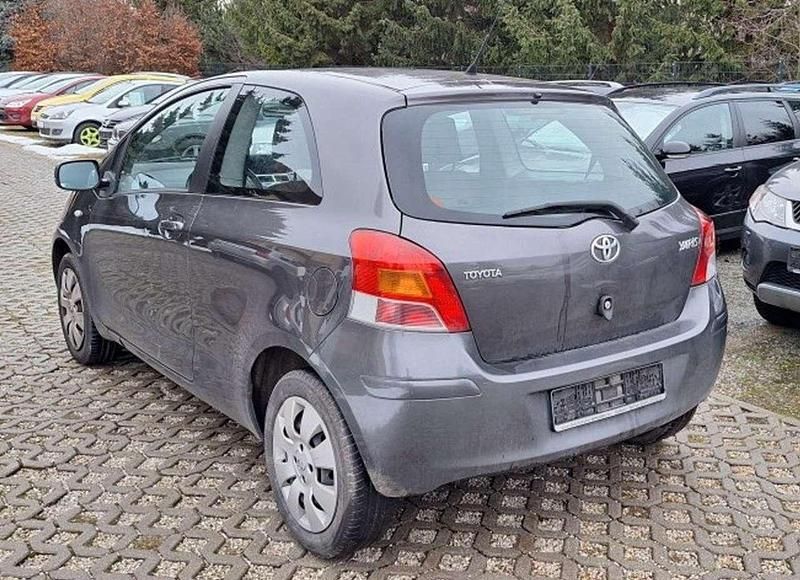 Gebraucht Toyota Yaris 69 PS (50 kW) 2009 Grau Limousine