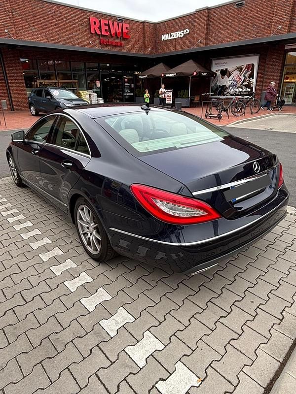 Blau Gebraucht 2013 Mercedes CLS250 Limousine | 11.200 € (Superpreis) - Bild 1/4