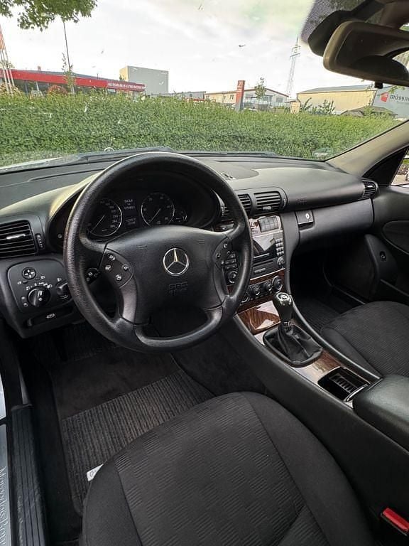 Gebraucht Mercedes 200 122 PS (89 kW) 2007 Silber Limousine