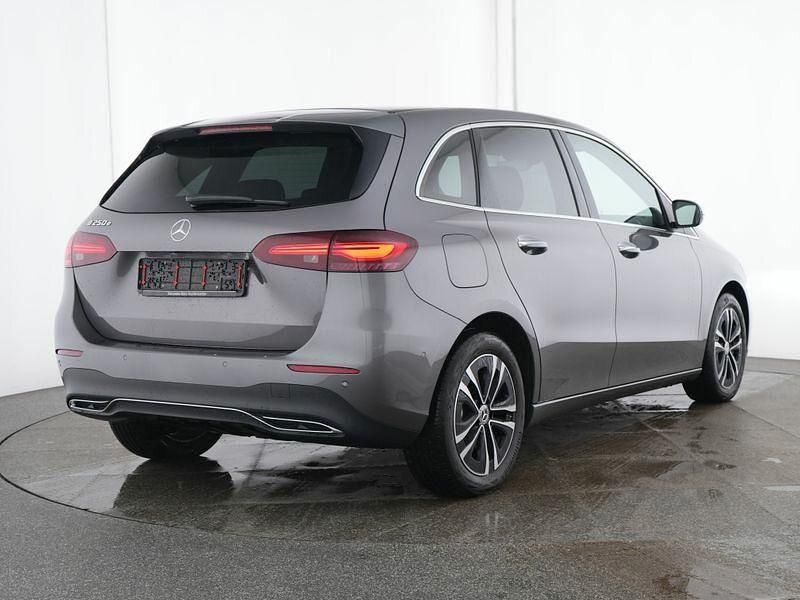 Gebraucht Mercedes B250e Advanced Plus 218 PS (160 kW) 2024 Lack mountaingrau Van / Kleinbus