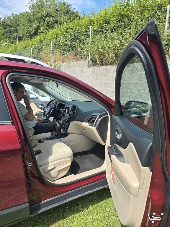 Gebraucht Jeep Cherokee 182 PS (133 kW) 2019 Rot SUV