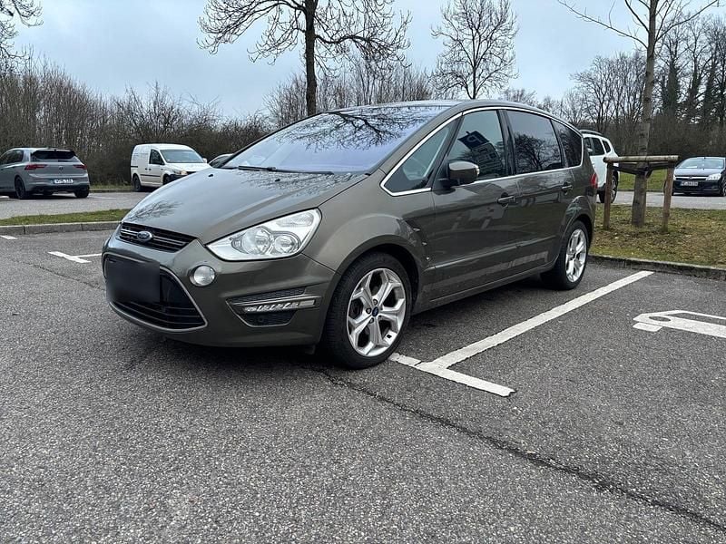 Gebraucht Ford S-MAX Titanium 163 PS (119 kW) 2012 Braun Van / Kleinbus