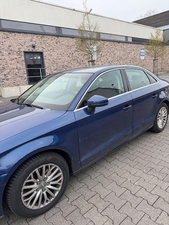 Gebraucht Audi A3 110 PS (80 kW) 2015 Blau Limousine