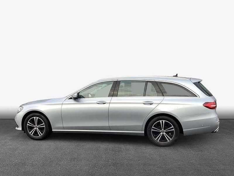 Gebraucht Mercedes E220 Avantgarde 194 PS (142 kW) 2021 Silber Limousine