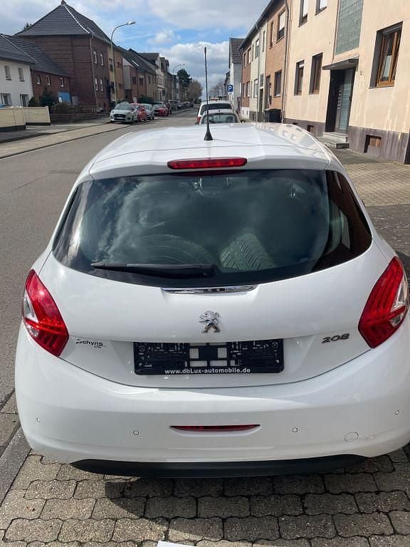 Gebraucht Peugeot 208 Active 82 PS (60 kW) 2012 Weiß Kleinwagen