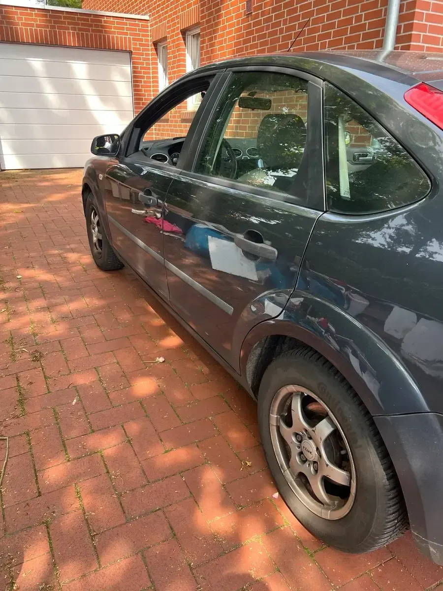 Gebraucht Ford Focus 100 PS (73 kW) 2006 Blau Limousine