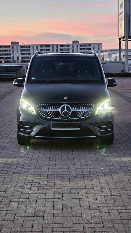 Gebraucht Mercedes V300 237 PS (174 kW) 2022 Schwarz Van / Kleinbus
