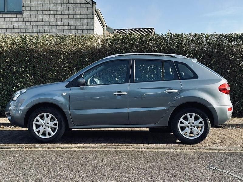 Gebraucht Renault Koleos Dynamique 150 PS (110 kW) 2009 Grau SUV