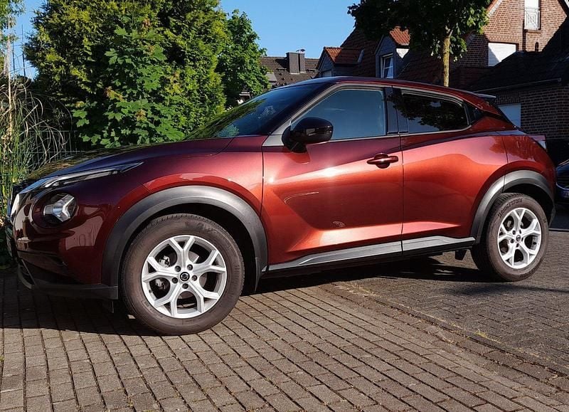Rot Gebraucht 2021 Nissan Juke N-Connecta SUV | 14.990 € (Guter Preis) - Bild 1/4
