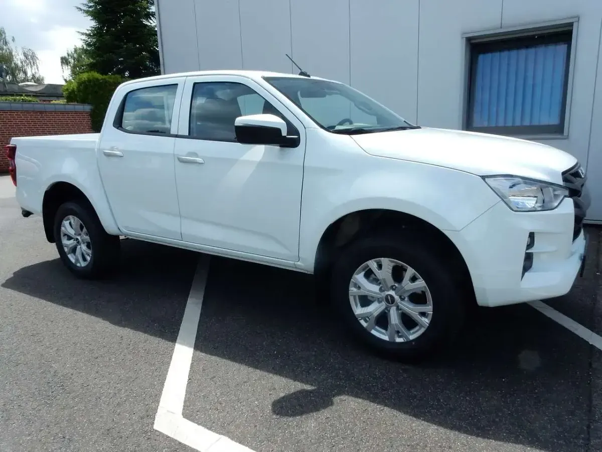 Neu Isuzu D-Max 163 PS (119 kW) 2025 Splash white 527 Pickup