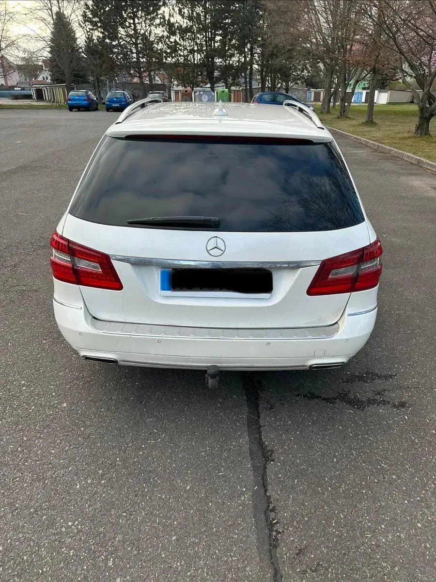 Gebraucht Mercedes E250 Avantgarde 204 PS (150 kW) 2011 Weiß Kombi