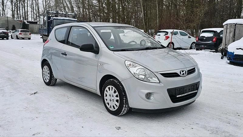 Grau Gebraucht 2010 Hyundai i20 Kleinwagen | 1.200 € (Guter Preis) - Bild 1/4