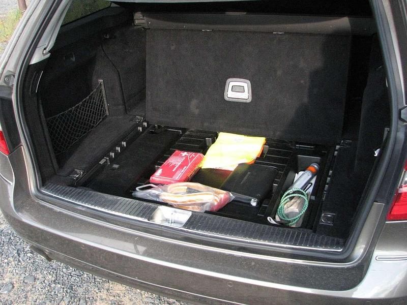 Gebraucht Mercedes E200 Elegance 184 PS (135 kW) 2010 Braun Kombi