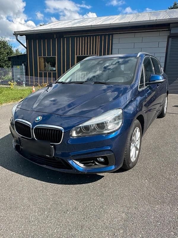 Blau Gebraucht 2015 BMW 220 Kombi | 13.500 € (Fairer Preis) - Bild 1/4