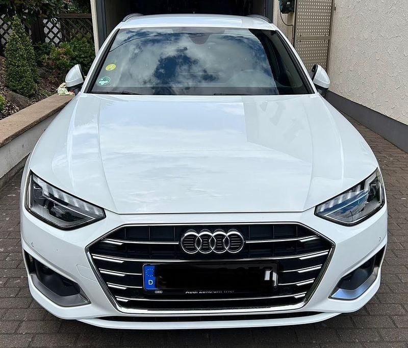 Weiß Gebraucht 2021 Audi A4 Advanced Kombi | 23.999 € (Guter Preis) - Bild 1/4