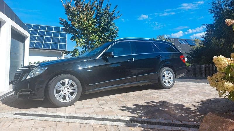 Gebraucht Mercedes E200 Avantgarde 136 PS (100 kW) 2011 Schwarz Kombi