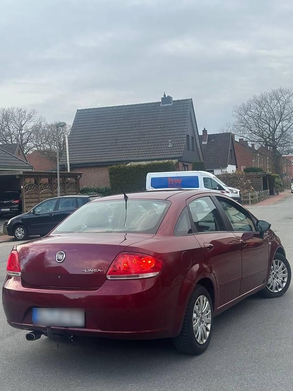Gebraucht Fiat Linea 125 PS (91 kW) 2008 Rot Limousine