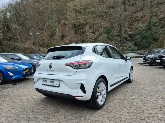 Usado Renault Clio V Evolution 91 CV (66 kW) 2025 Blanco Berlina