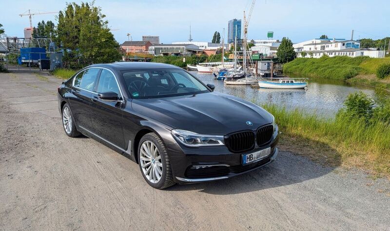 Braun Gebraucht 2016 BMW 740 Comfort Edition Limousine | 28.590 € (Guter Preis) - Bild 1/4