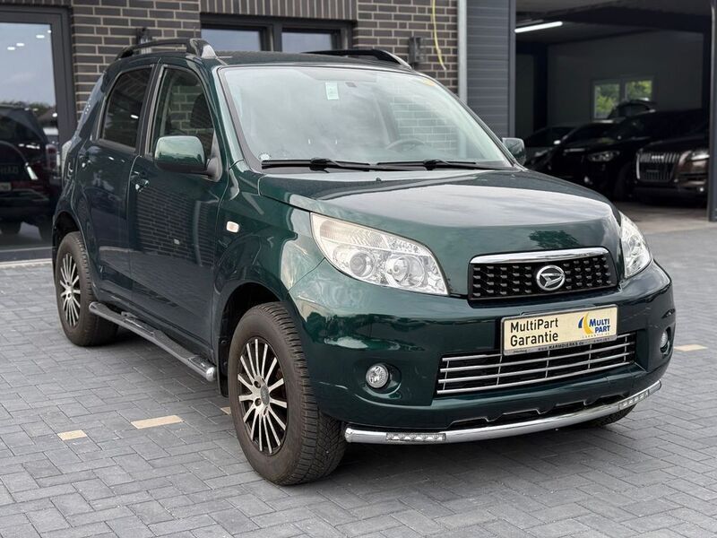 Grün Gebraucht 2009 Daihatsu Terios SUV | 9.990 € (Etwas zu teuer) - Bild 1/4