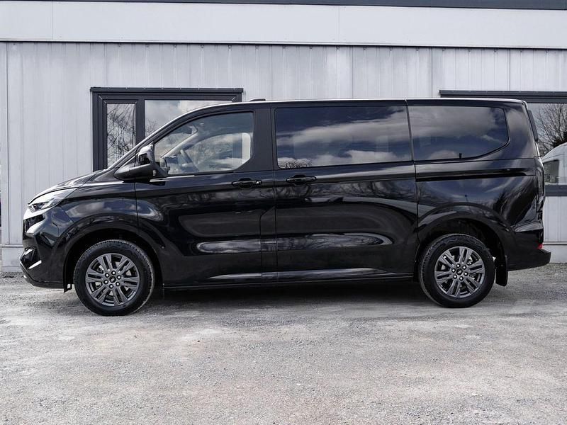 Gebraucht Ford Tourneo Titanium 150 PS (110 kW) 2024 Schwarz Van / Kleinbus
