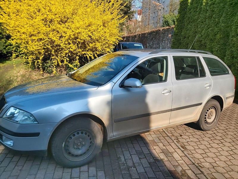 Gebraucht Skoda Octavia Elegance 140 PS (102 kW) 2009 Silber Kombi