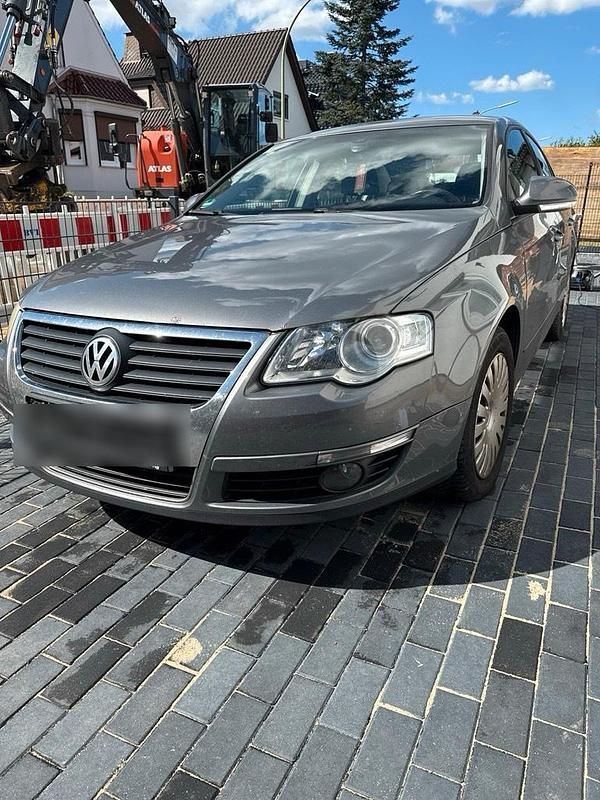 Grau Gebraucht 2007 VW Passat Limousine | 2.500 € (Fairer Preis) - Bild 1/4