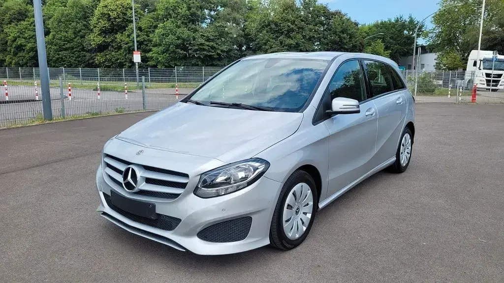 Gebraucht Mercedes B200 136 PS (100 kW) 2018 Silber Kleinwagen