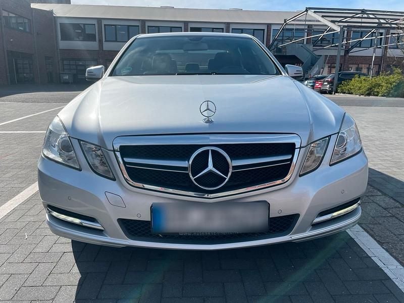 Second-hand Mercedes E200 184 CP (135 kW) 2011 Argintiu Berlinǎ
