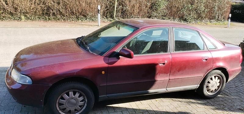 Gebraucht Audi A4 101 PS (74 kW) 1997 Rot Limousine