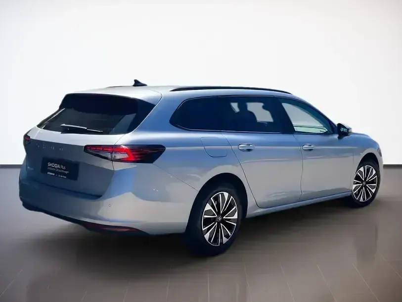 Gebraucht Skoda Superb Selection 265 PS (194 kW) 2025 Aluminiumsilber Kombi