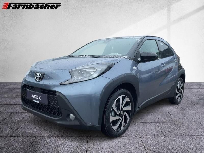 Celestite grey / black mica Neu 2025 Toyota Aygo Team Kleinwagen | 18.990 € - Bild 1/4