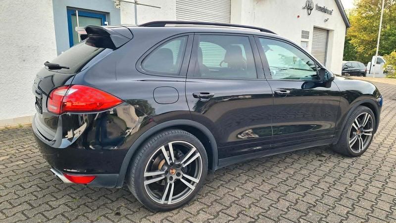 Second-hand Porsche Cayenne 300 CP (220 kW) 2013 Negru SUV