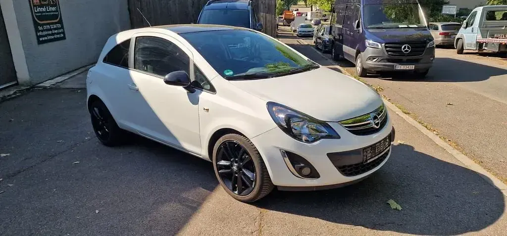 Gebraucht Opel Corsa Color Edition 101 PS (74 kW) 2013 Weiß Kleinwagen