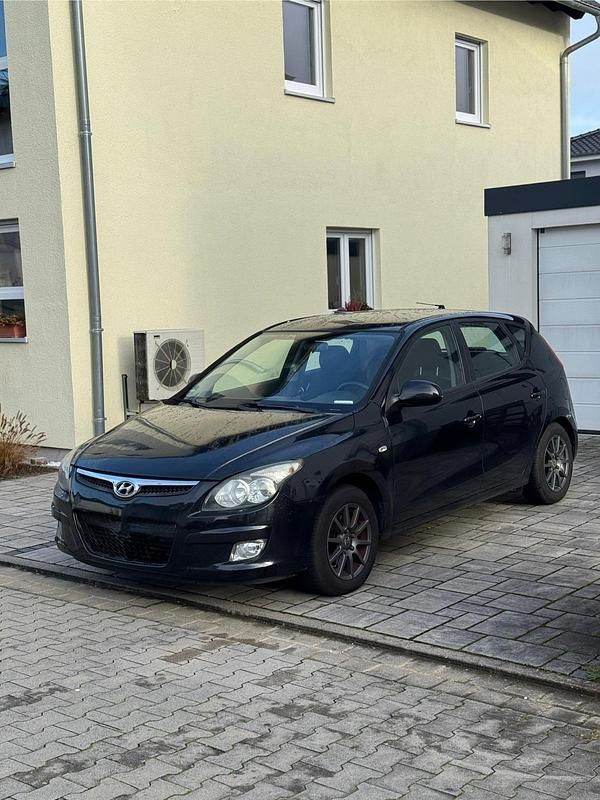 Gebraucht Hyundai i30 109 PS (80 kW) 2010 Schwarz Kleinwagen